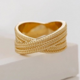 Twist Overlap Cross Ring